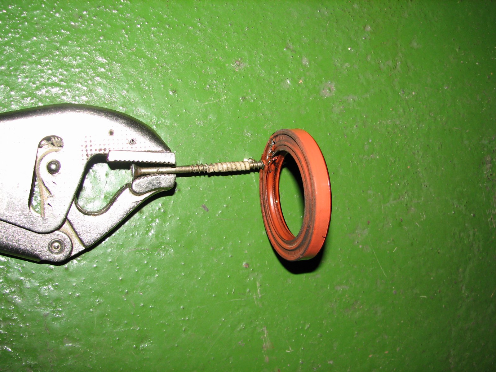 061_vis_bois_pour_enlever_le_joint_spi.jpg