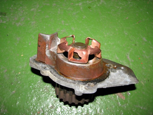 051_ancienne_pompe_a_eau.jpg