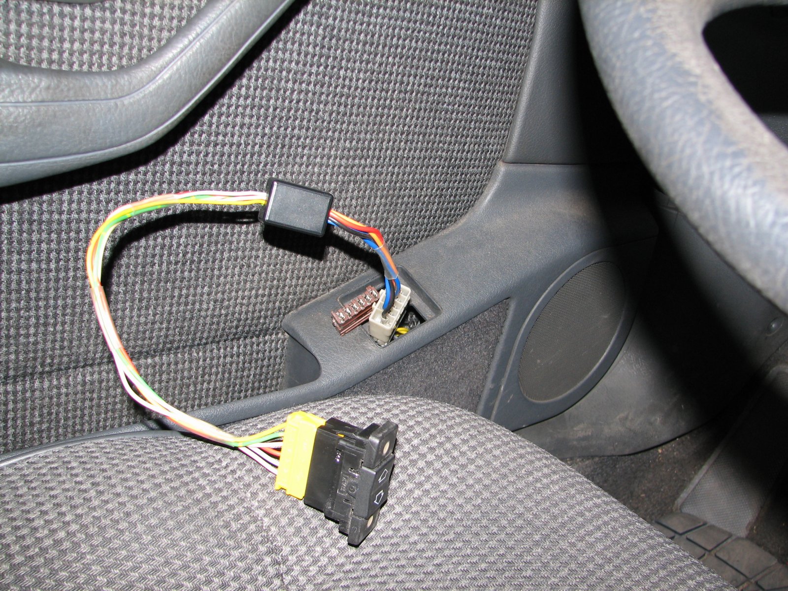 img_1435_branchement_portiere_conducteur.jpg