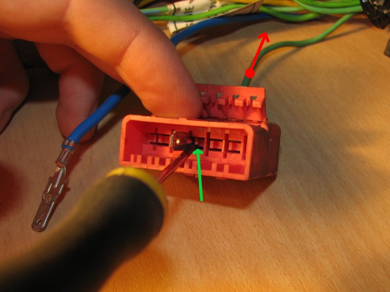img_1537_demontage_connecteur_male.jpg