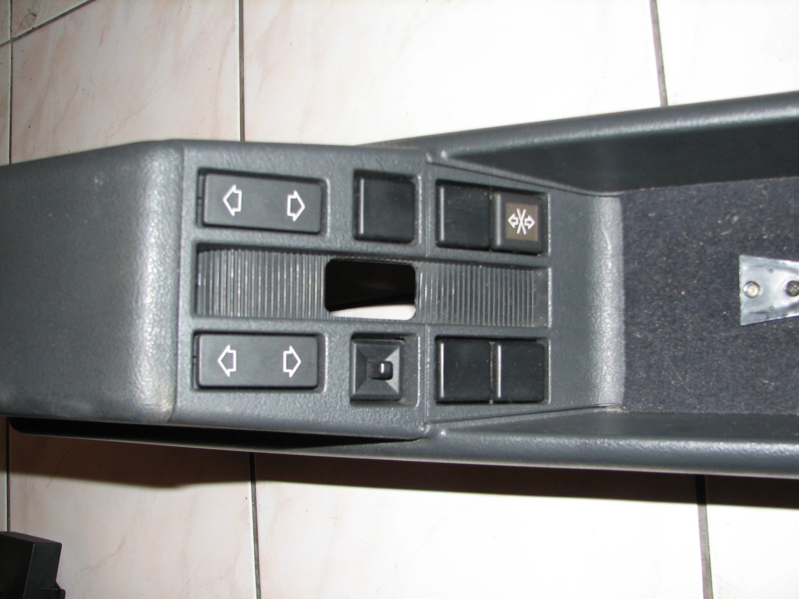 img_1634_console_centrale_boutons_avant.jpg