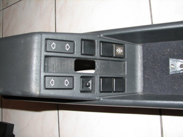 img_1634_console_centrale_boutons_avant.jpg