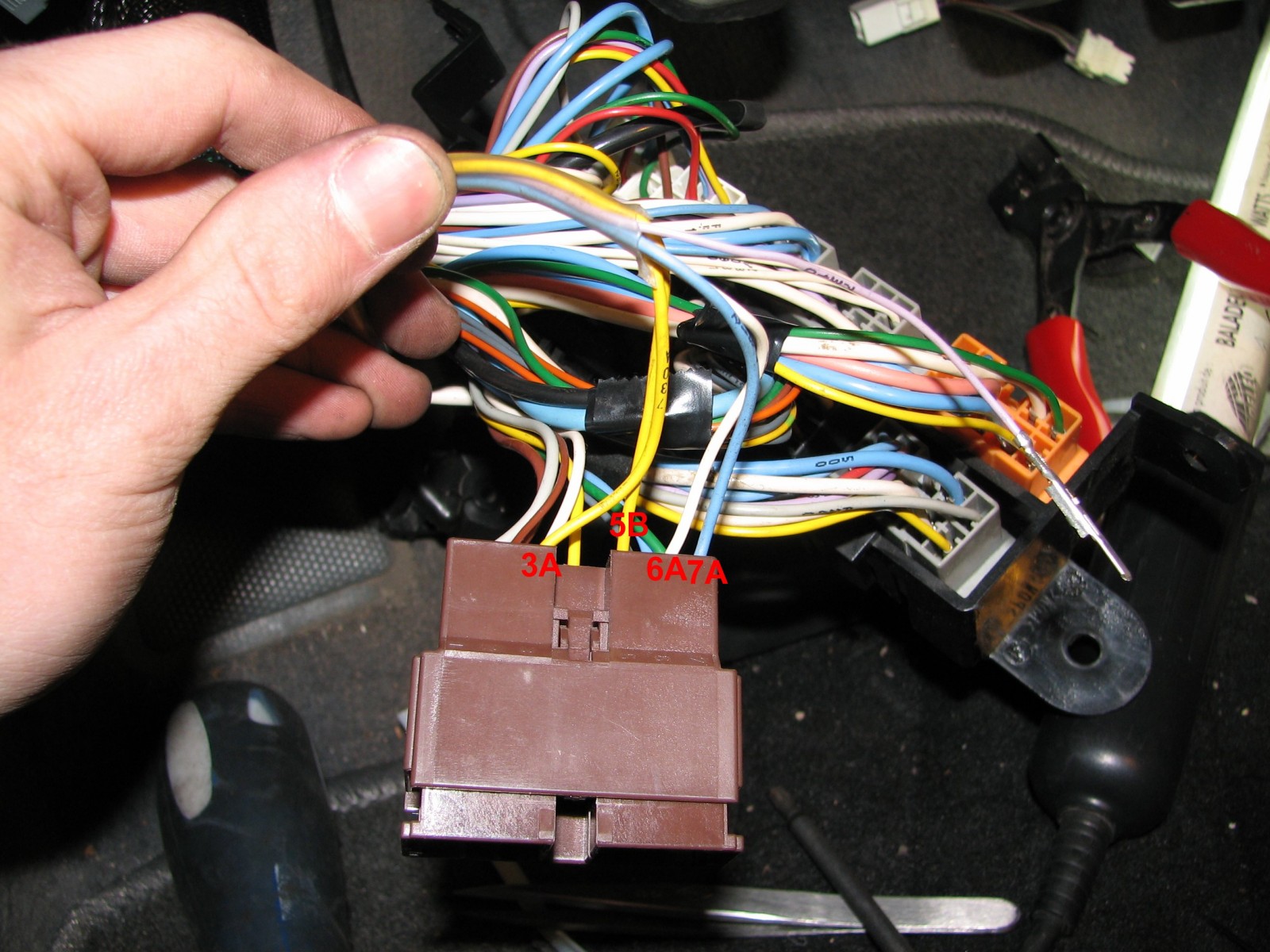411_cablage_connecteur_marron_faisceau_habitacle.jpg
