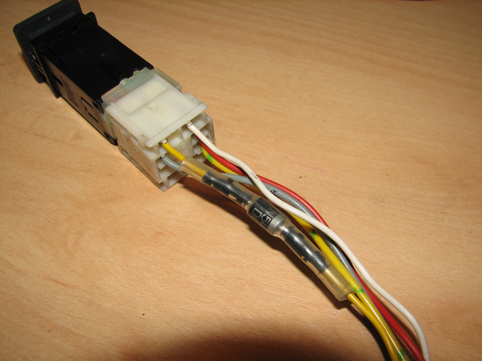 945_interrupteur_CC_console_centrale.jpg