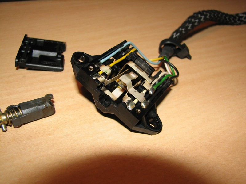 911_ouverture_commodo_autoradio.jpg