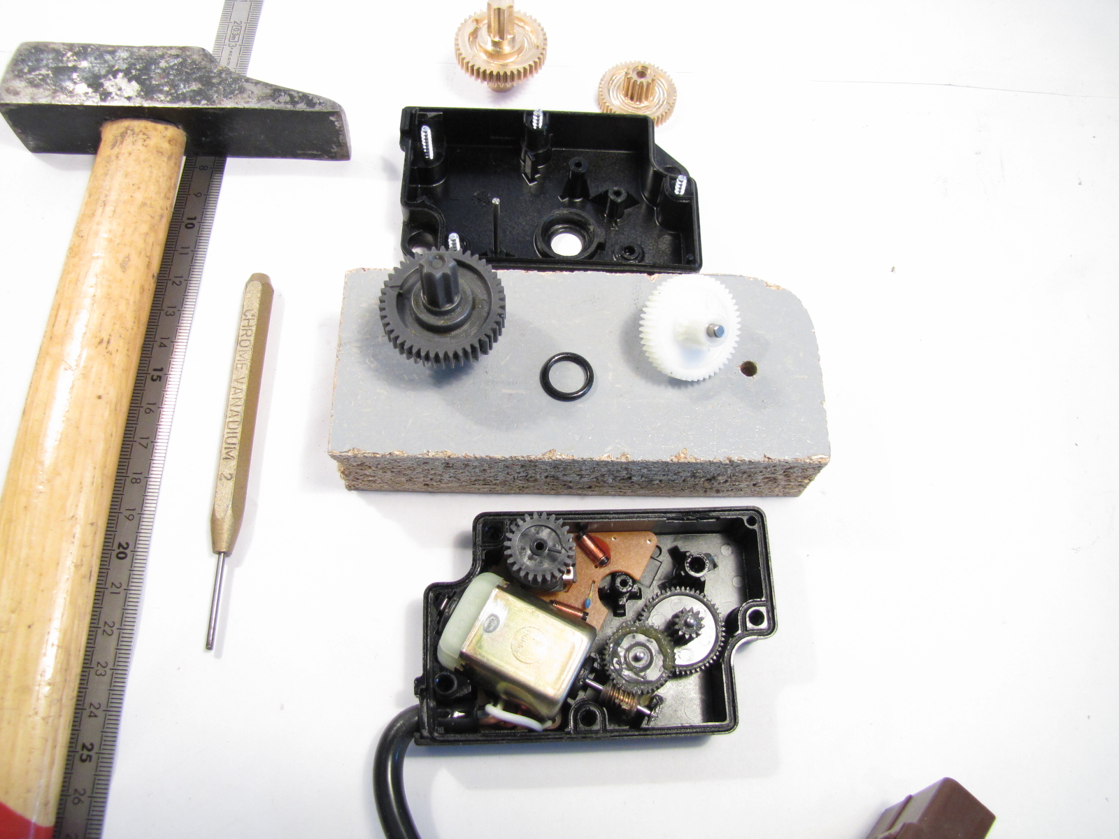 03_sortir_les_roues_dentees_et_enlever_le_joint.jpg