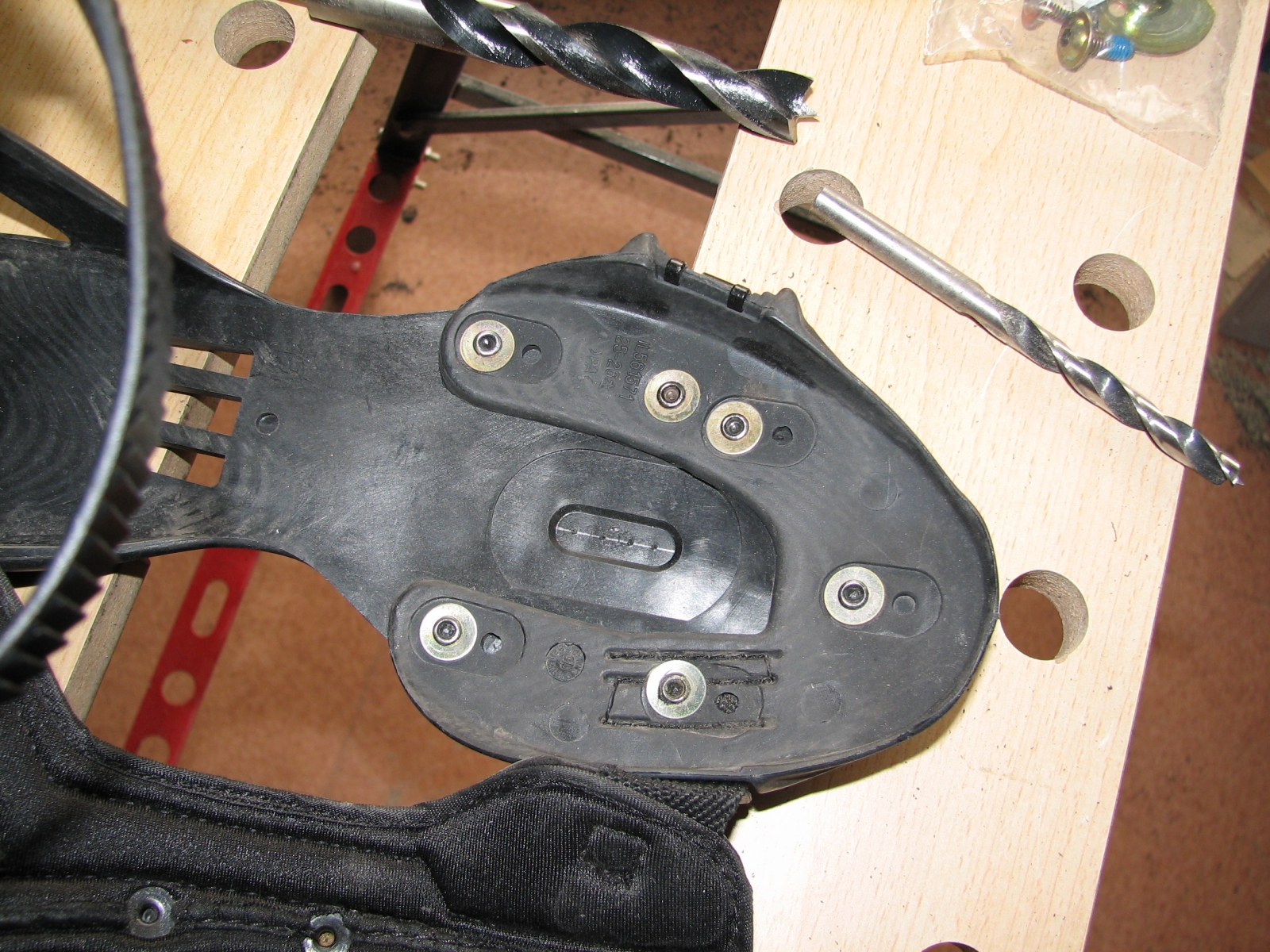 img_1384_preparation_trou_fixation_avant.jpg