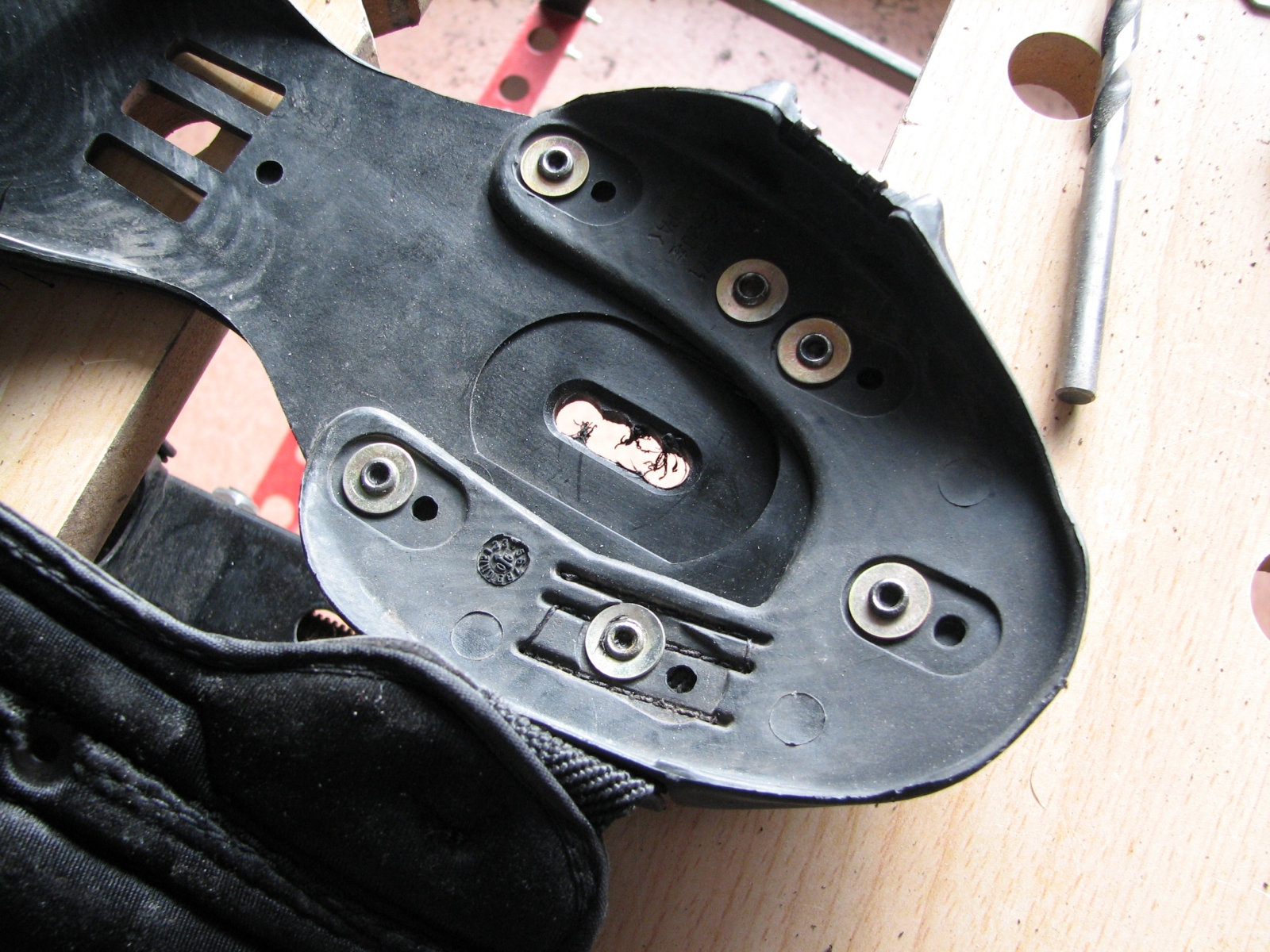 img_1385_trou_oblong_fixation_avant.jpg